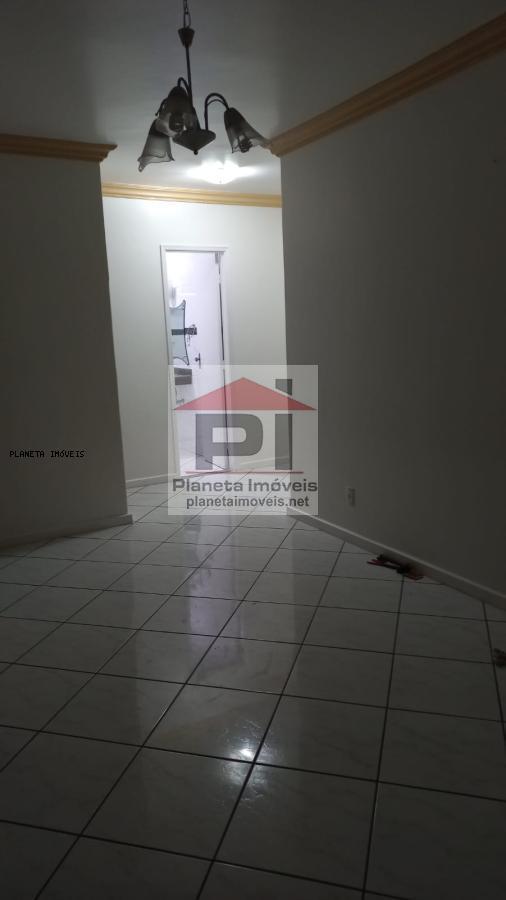 Apartamento à venda com 2 quartos, 72m² - Foto 2