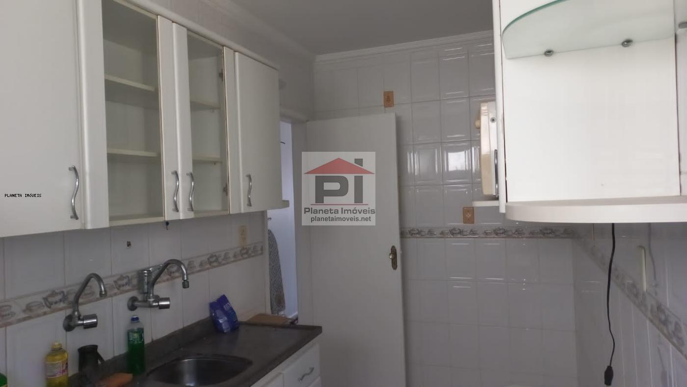 Apartamento à venda com 2 quartos, 72m² - Foto 4